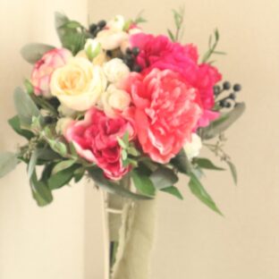 ホットピンクのピオニーブーケ