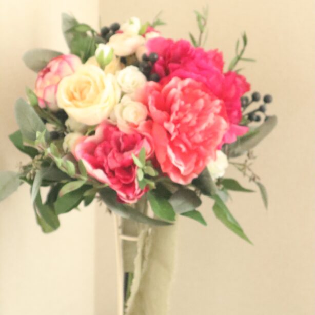ホットピンクのピオニーブーケ