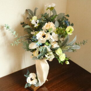 ユーカリとアネモネのさわやかブーケ