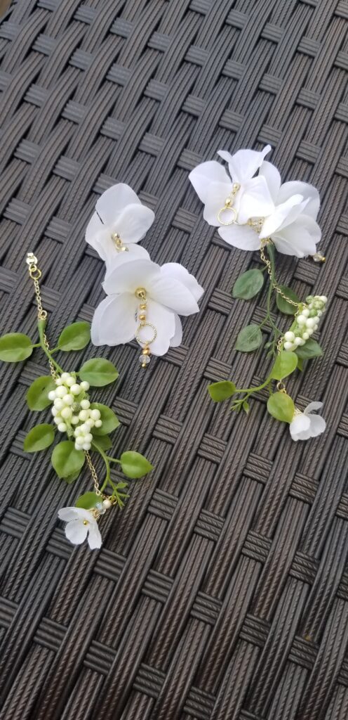 アーティフィシャルフラワーでできたピアス