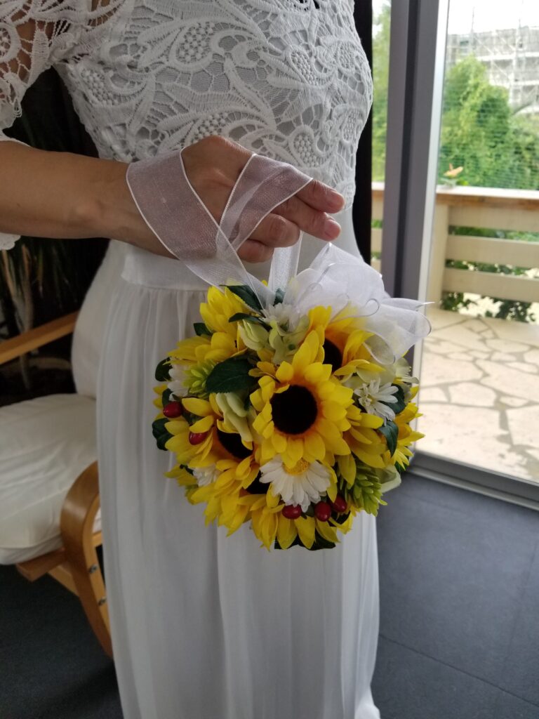 ヒマワリのボールブーケ