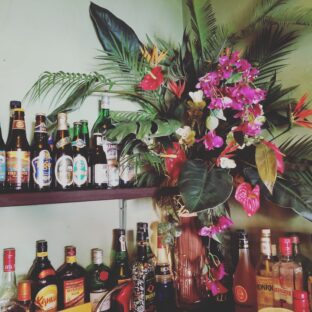 アーティフィシャルフラワーアレンジメントのインテリア