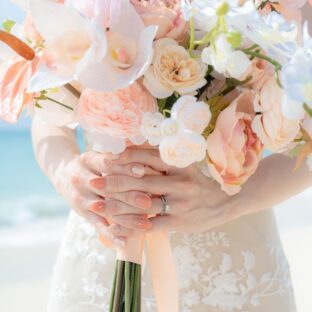 造花で結婚式のブーケ