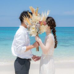 アーティフィシャルフラワーのクラッチブーケを選ぶ