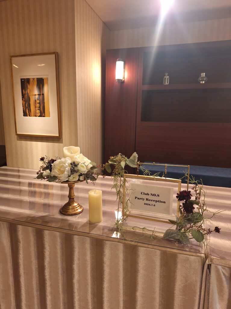 パーティー会場の受付装飾